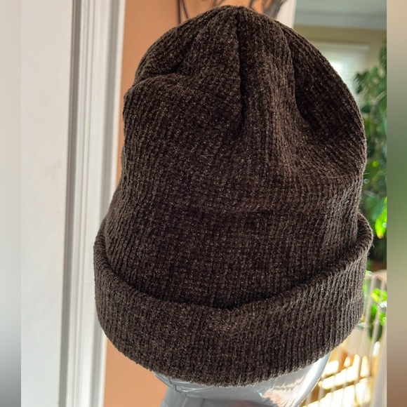 Brown knitted cap one size fits all - Picture 2 of 4